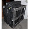 Image 2 : PILE OF PLASTIC PALLETS