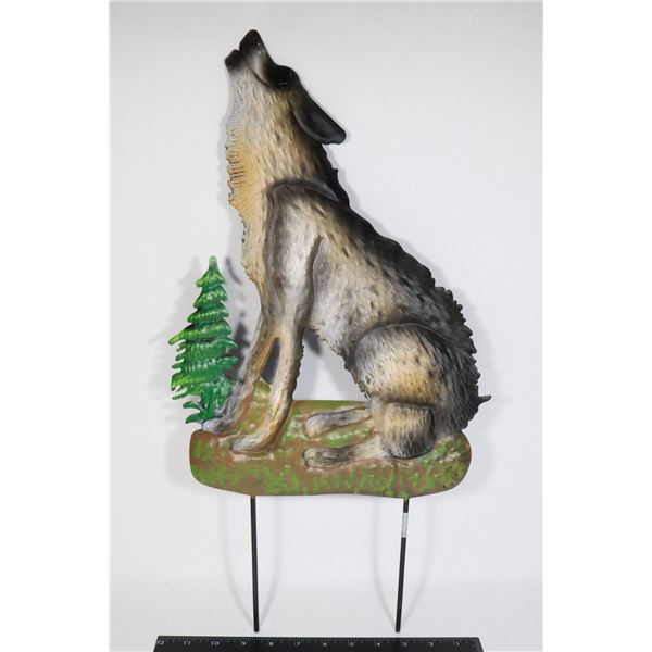 METAL WOLF THEME GARDEN/ LAWN ORNAMENT