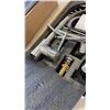 Image 9 : 3 FAUCETS