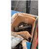 Image 8 : 2 BOXES OF GROUND WIRE CABLE , ACETYLENE HOSES AND HARDWARE