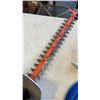 Image 2 : AIRHAWK PORTABLE COMPRESSOR WITH BLACK AND DECKER HEDGE TRIMMER AND AIR HOSE
