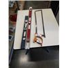 Image 1 : 2 LEVELS AND HAND SAW