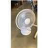 Image 2 : FLOOR FAN AND TABLE FAN BOTH WORKING