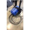 Image 2 : SIMONIZ ELECTRIC POWER WASHER WORKING