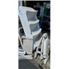 Image 3 : LUMI A-FRAME POOL LADDER 5602