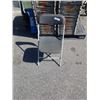 Image 2 : STACK OF 32 FOLDING METAL CHAIRS
