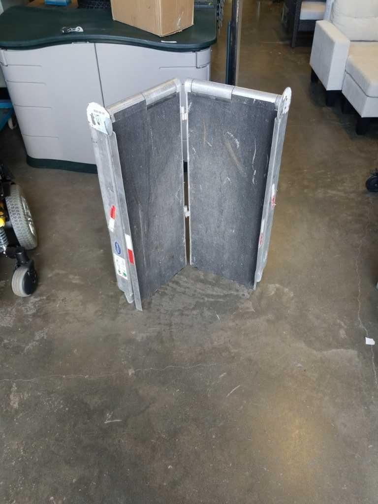 QUAD FOLD ALUMINUM RAMP