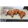 Image 1 : 4 NEW RETRO SPEC CRUISER BIKE SEATS