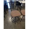 Image 2 : 2 BAR STOOLS
