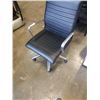 Image 4 : GAS LIFT OFFICE ARMCHAIR
