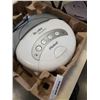 Image 8 : ORIGINAL SHARK CANNISTER VACUUM AND IROBOT ROOMBA DISCOVERY