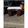 Image 1 : BEAUTICIANS DESK