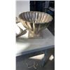 Image 8 : DECORATIVE FRUIT BOWL CENTERPIECE WITH SWAN BOWL AND VASE