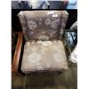 Image 1 : SMALL WINGBACK ACCENT CHAIR