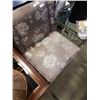 Image 2 : SMALL WINGBACK ACCENT CHAIR