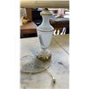 Image 2 : PAIR OF PORCELAIN TABLE LAMPS