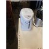 Image 2 : LOT OF 2 JUICERS AND HOT WATER DISPENSER