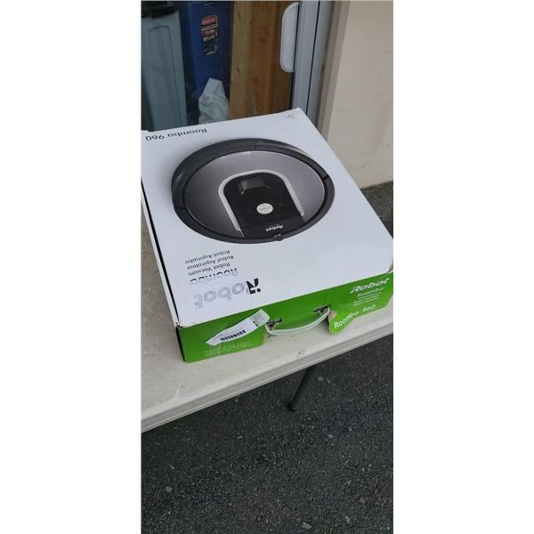 IROBOT 960 ROOMBA ROBOT VACUUM- RETAIL $649