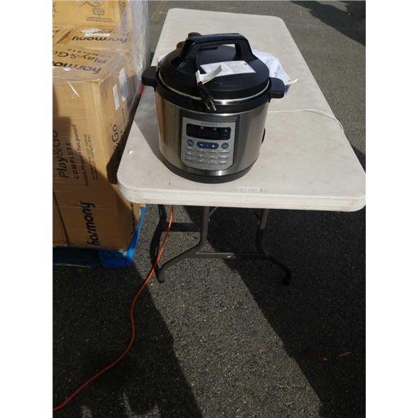 AS NEW INSIGNIA 8QT MULTI-PURPOSE PRESSURE COOKER  TESTED AND WORKING - RETAIL $159