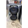 Image 2 : SONY BOOKSHELF STEREO WITH 3 SPEAKERS WORKING