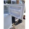 Image 3 : KENMORE SPECIAL EDITION WHITE FRIDGE AND FREEZER
