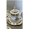 Image 8 : LOT OF ROYAL ALBERT KNOTTY PINE CHINA