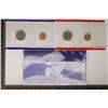 Image 2 : 1999 SBA P & D DOLLAR 2 COIN SET IN ENVELOPE
