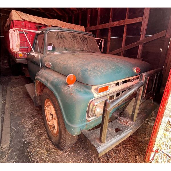 3Ton 1966 Ford 700 c/w box & hoist. Hydrolic drill fill outlet