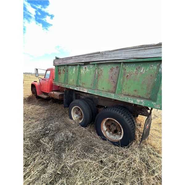 Gravel Truck Steel box & Hoist. 1800 Loadstar
