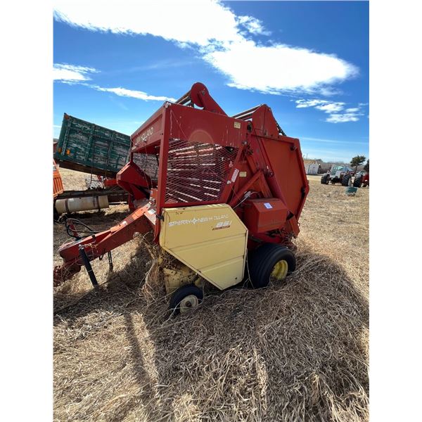 New Holland 851 round baler