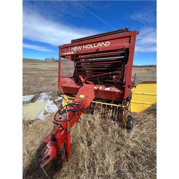 New Holland 851 round baler