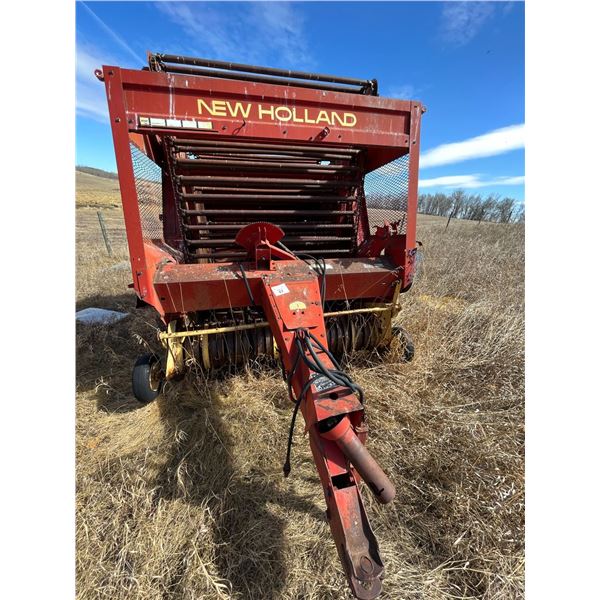 New Holland 851 round baler