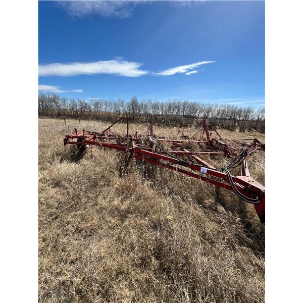 24ft IH light duty Cult. c/w morris harrows