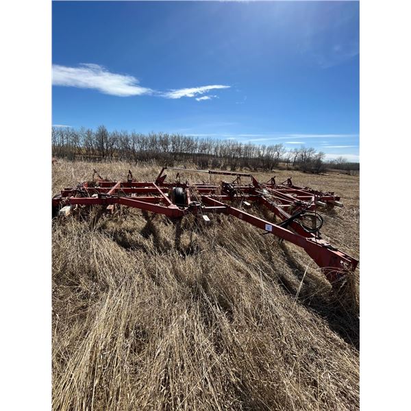 24ft IH light duty Cult. c/w morris harrows