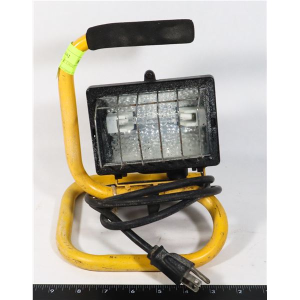 OUTDOOR USE WORK LIGHT. TESTED, WORKING