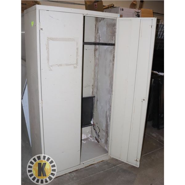 2 DOOR METAL STORAGE CABINET