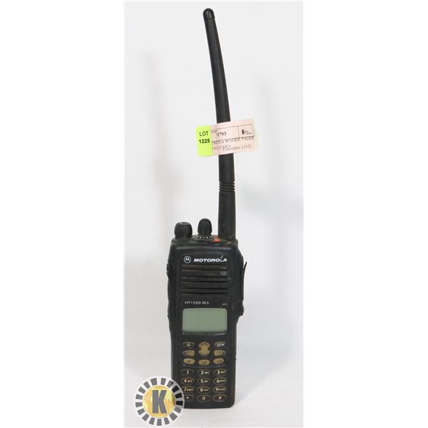 SINGLE MOTOROLA WALKIE TALKIE HT1550 XLS, INCLUDES