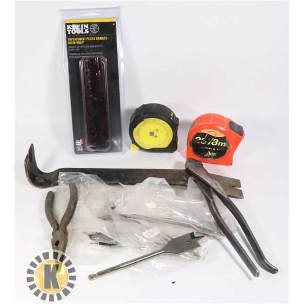 FLAT OF ASSORTED HAND TOOLS INCLUDING TAPE MEASURE