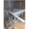 Image 2 : Delta Model TS300 10 " Table Saw