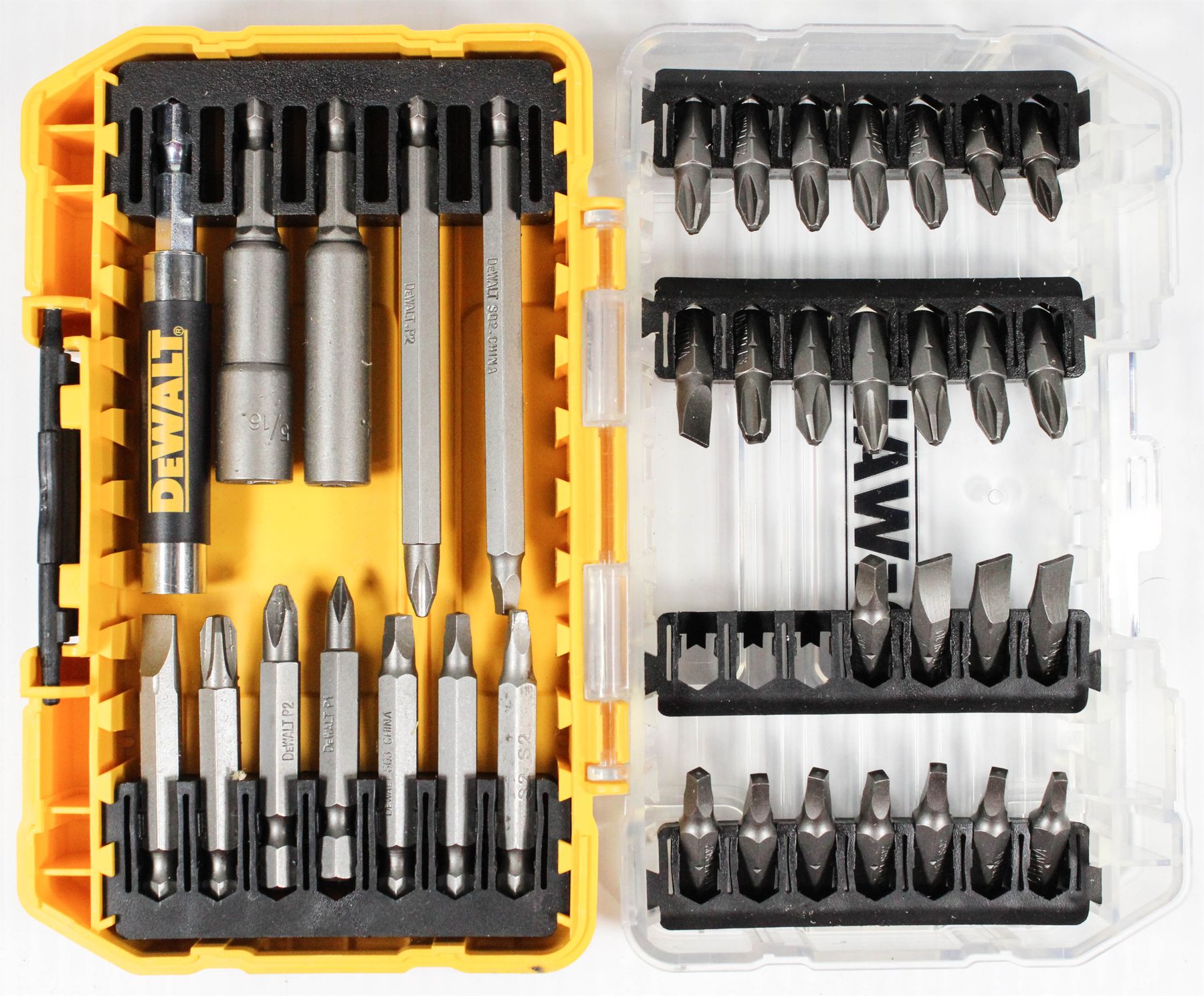 DEWALT SCREWDRIVER BIT SET IN PROTECTIVE CASE