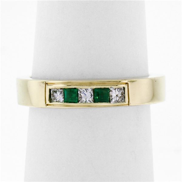 Unisex 18K Yellow Gold 0.33 ctw Princess Cut Diamond & Square Emerald Band Ring