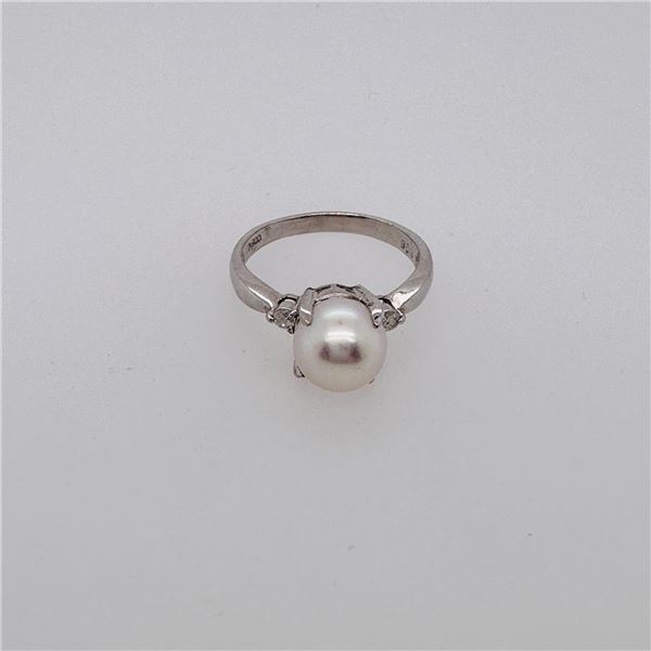 Platinum Mounted Pearl & Diamond Ring