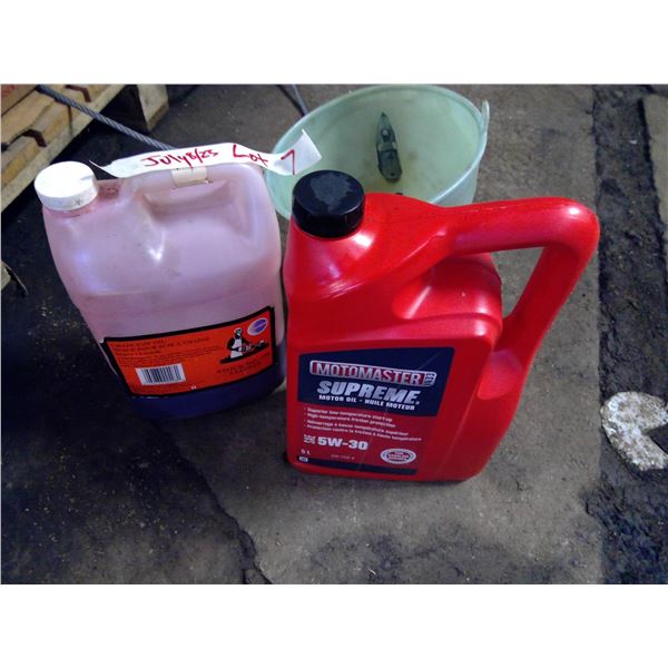 Chain oil ( approx. 2 l), 5W30 ( approx. 1 l) funnel