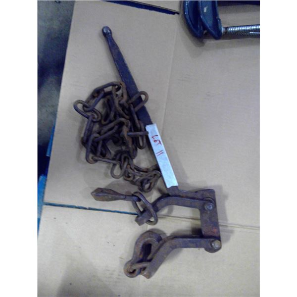 Chain tensioner and chain