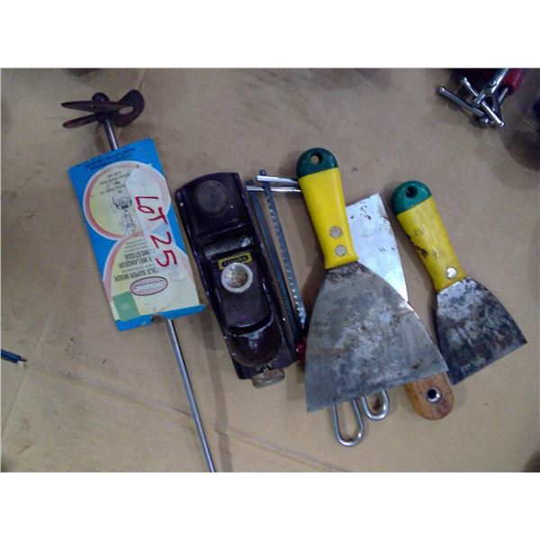 planer, 2 small saws, mixer, 3 putty knives