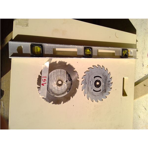 level and 2 7-7.25 sawblades