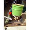 Image 3 : Garden seeder and fertilizer spreader
