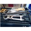 Image 2 : Meat saw, welding gloves, (2), crowbar and Burdizzo tool