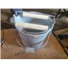 Image 3 : mop pail (like new)