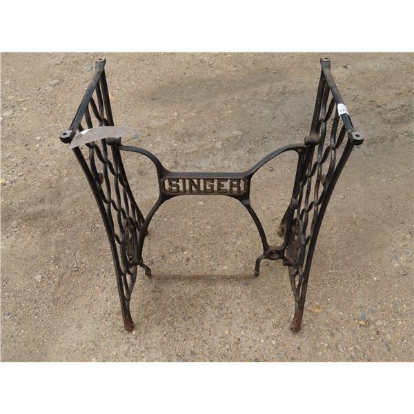 Singer sewing machine cast iron base - Perfect for winter project